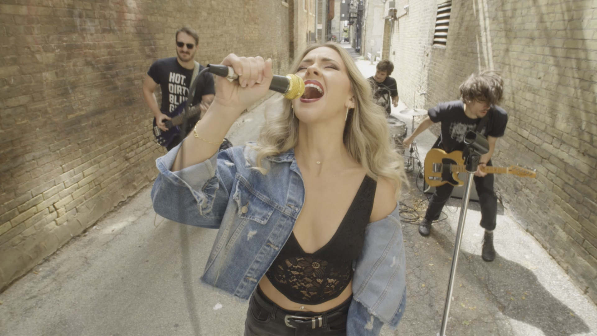 Video — Mie — Freakshow
